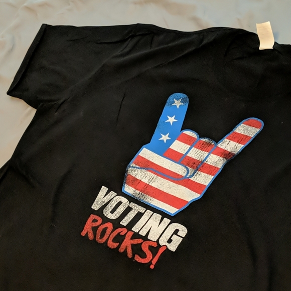 Voting Rocks t-shirt - Picture 2 of 2